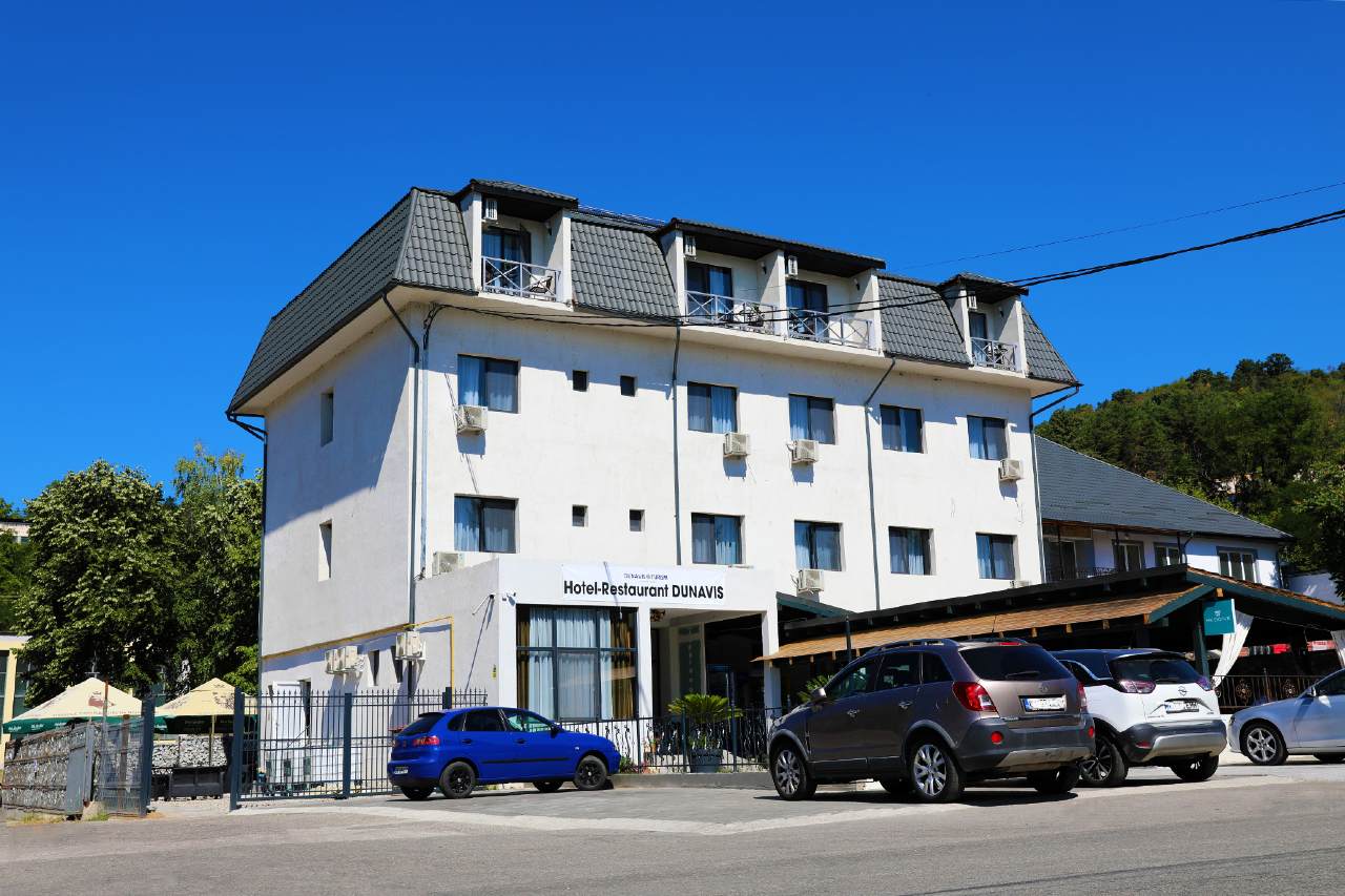 Hotel Dunavis cover image