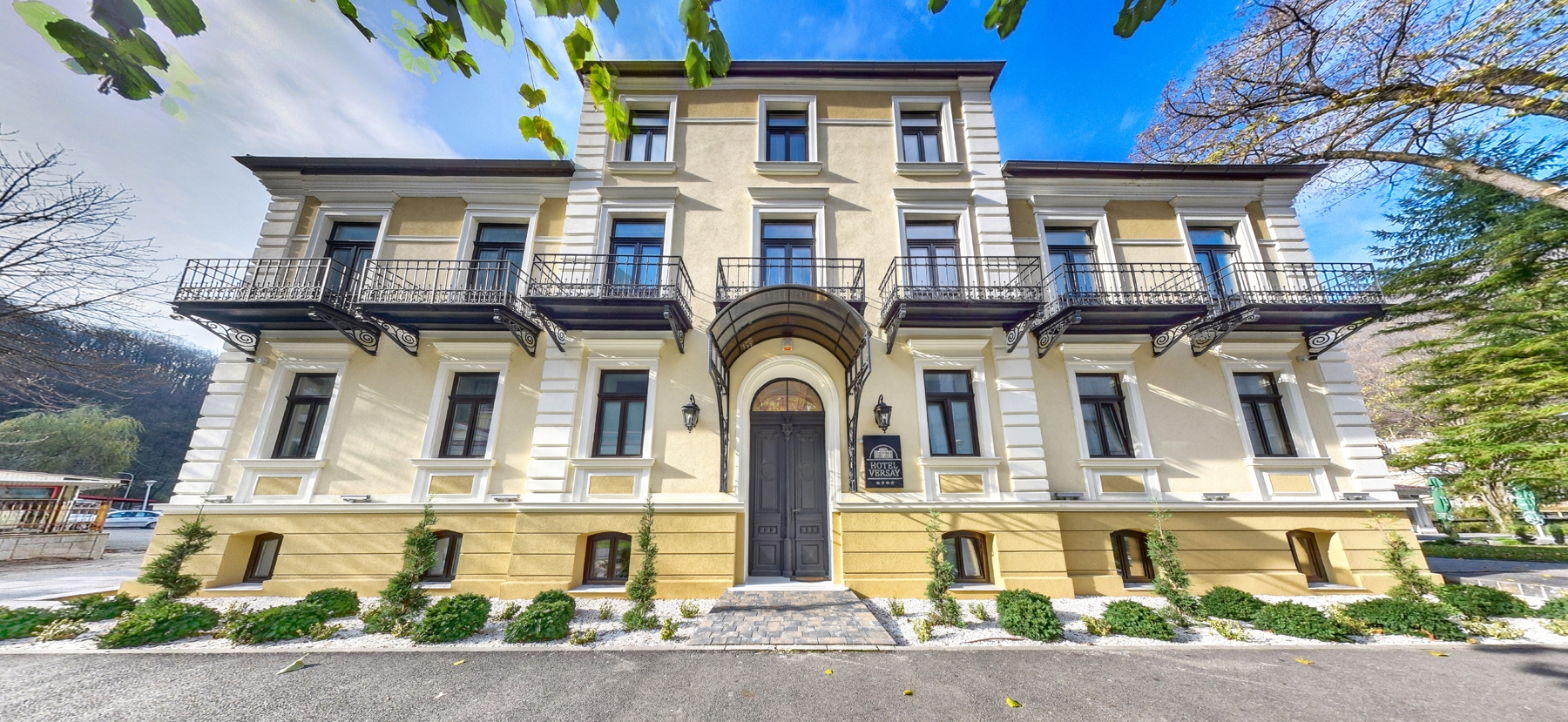 Hotel Versay cover image